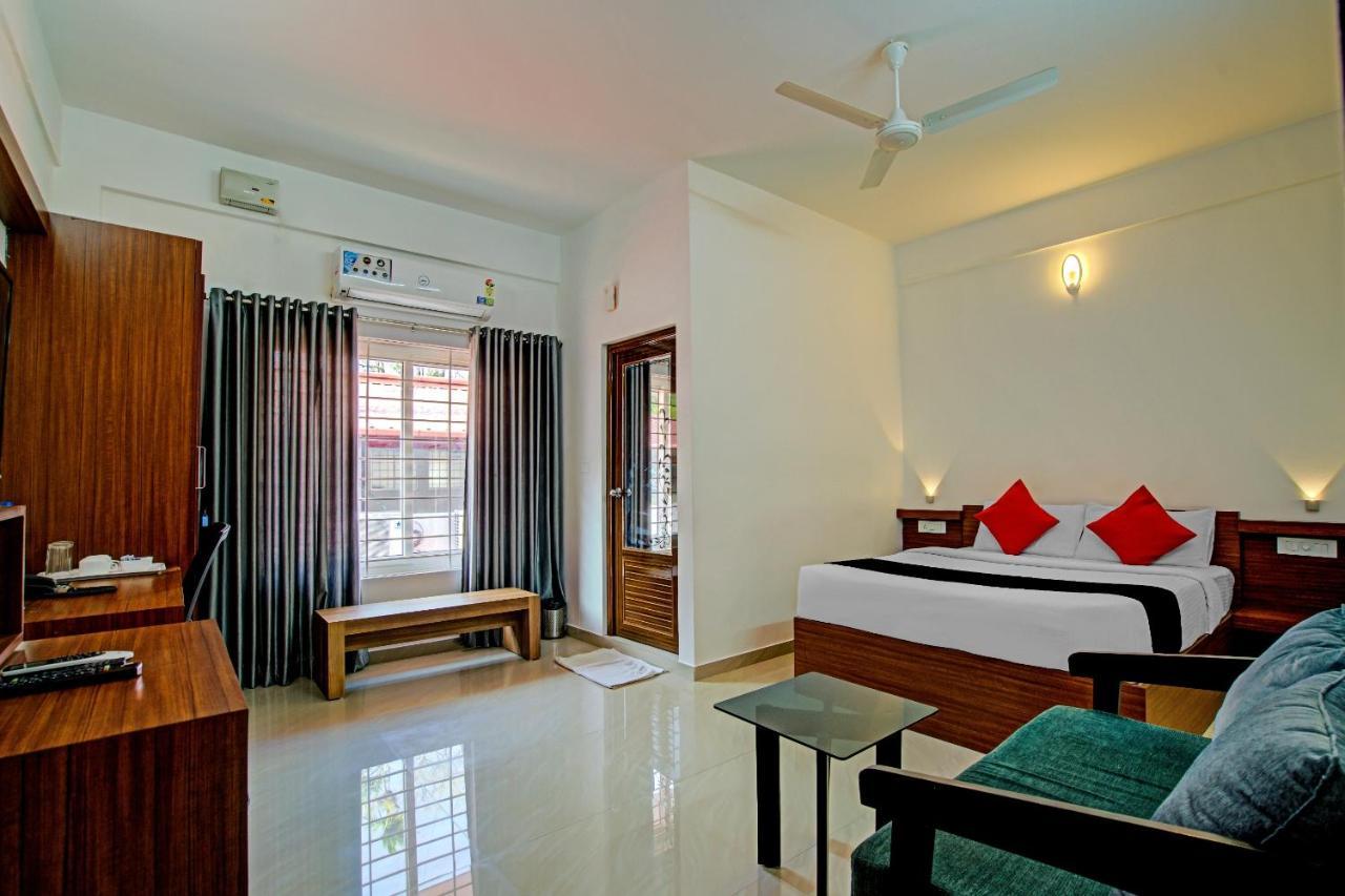 Vaccinated Staff- Capital O 74715 Phoenix Holidays Hotel Kochi Buitenkant foto