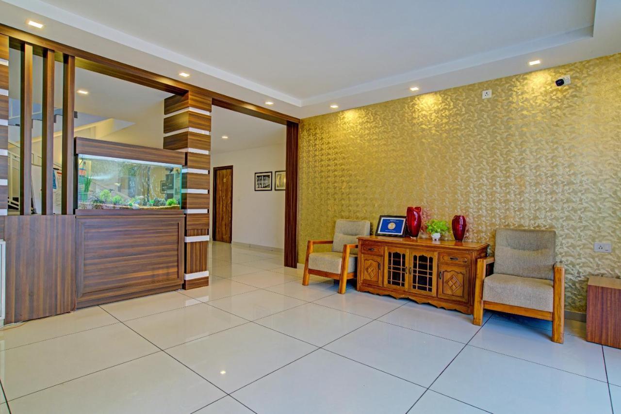 Vaccinated Staff- Capital O 74715 Phoenix Holidays Hotel Kochi Buitenkant foto