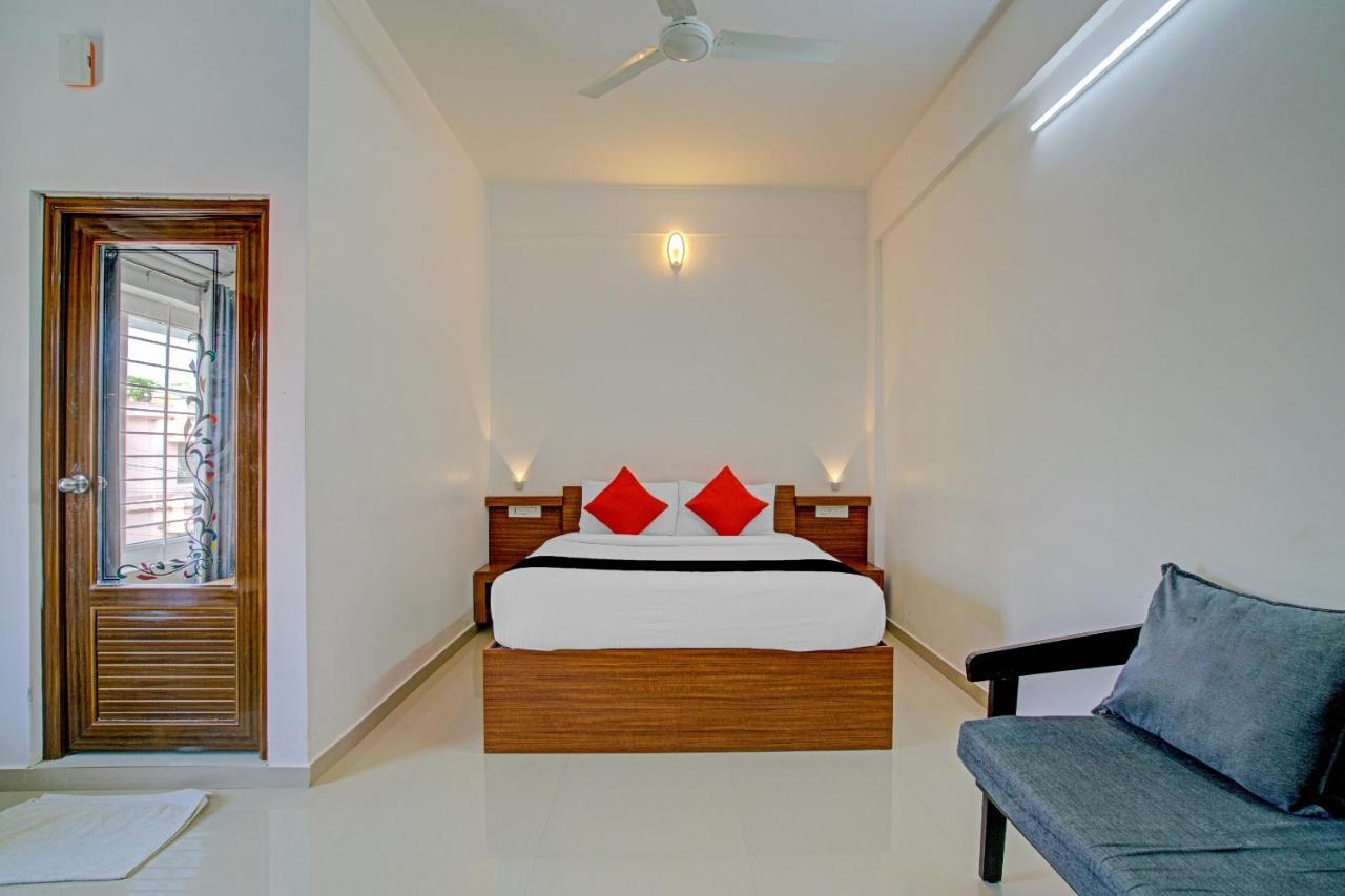 Vaccinated Staff- Capital O 74715 Phoenix Holidays Hotel Kochi Buitenkant foto
