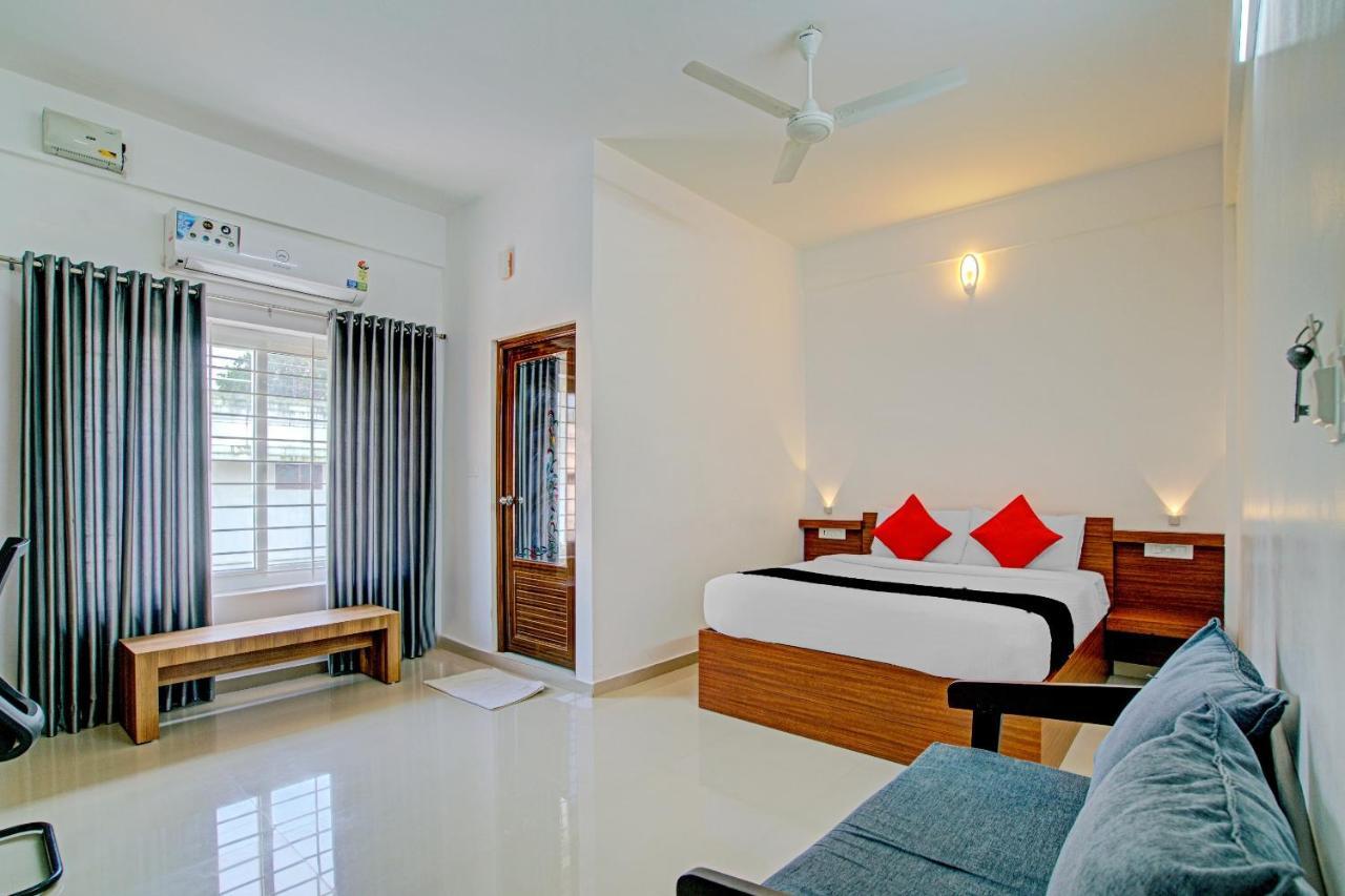 Vaccinated Staff- Capital O 74715 Phoenix Holidays Hotel Kochi Buitenkant foto